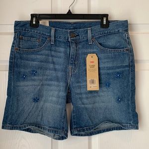 NWT Levi’s Embroidered Mid-Rise Classic Jean Shorts, Size 29